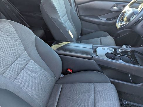 Certified 2025 Nissan Rogue SV FWD image 11
