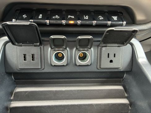 Used 2018 GMC Sierra 2500 Denali w/ Duramax Plus Package AWD/4WD image 41