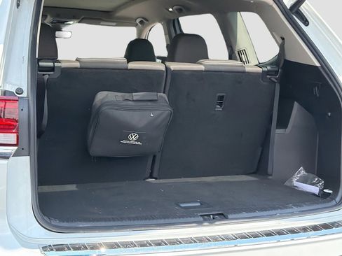 Used 2024 Volkswagen Atlas SEL AWD/4WD image 30