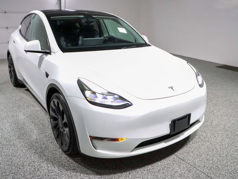 Used 2023 Tesla Model Y Performance AWD/4WD image 5