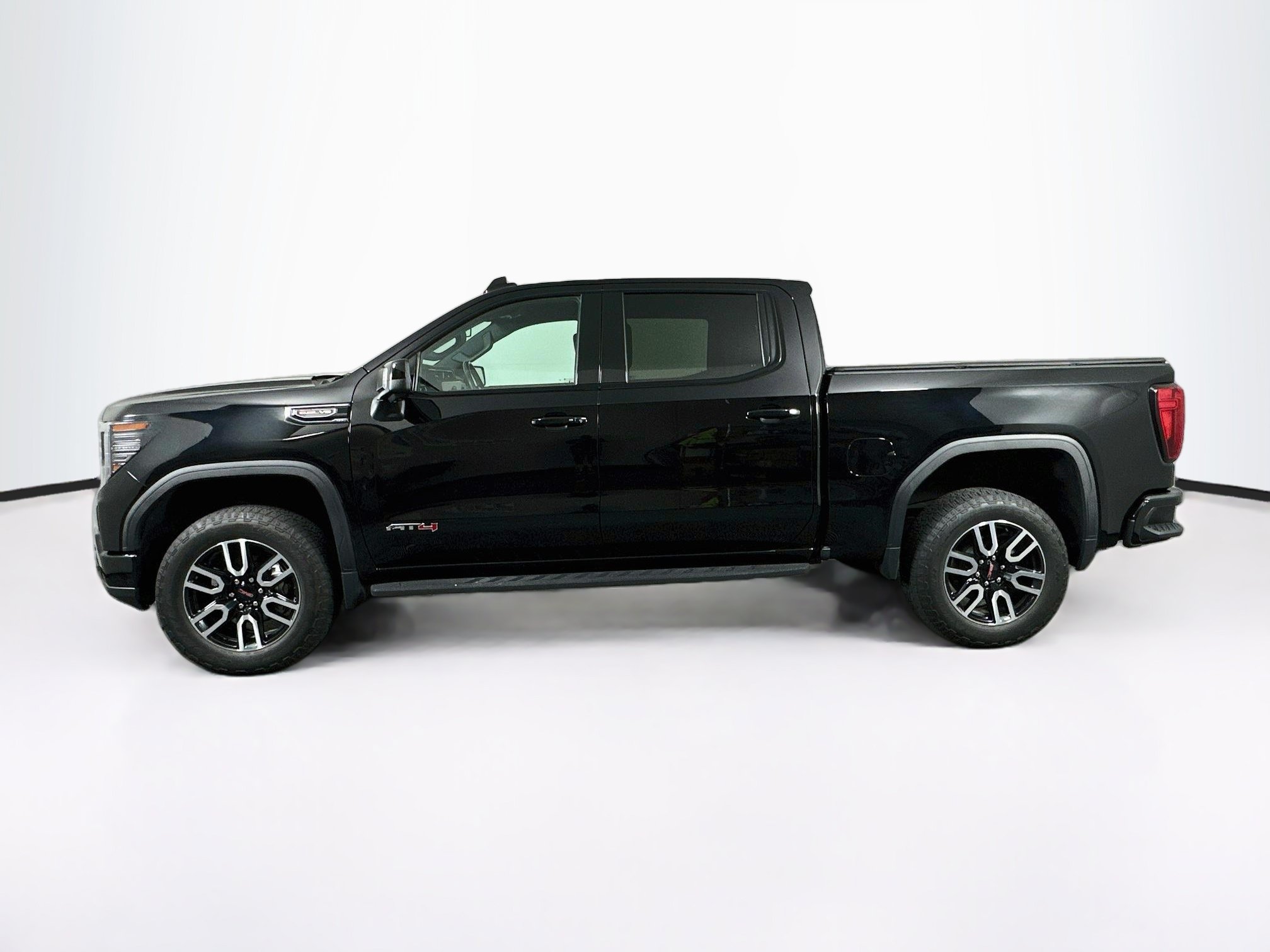 Used 2023 GMC Sierra 1500 AT4 w/ AT4 Preferred Package AWD/4WD image 4