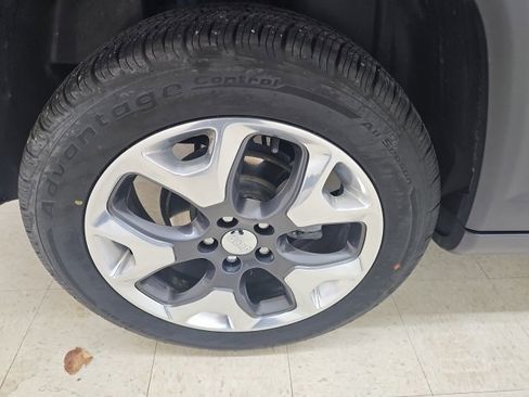 Used 2019 Jeep Compass Limited image 20