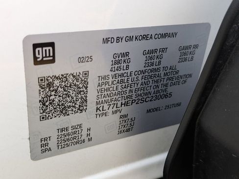 Used 2025 Chevrolet Trax LT w/ LT Convenience Package FWD image 32