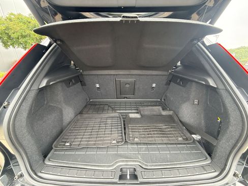 Used 2019 Volvo XC40 T5 Momentum AWD/4WD image 25