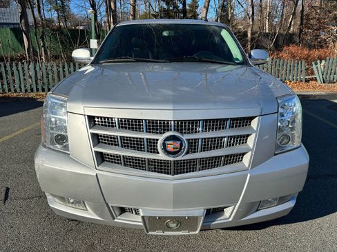 Used 2013 Cadillac Escalade Premium image 2