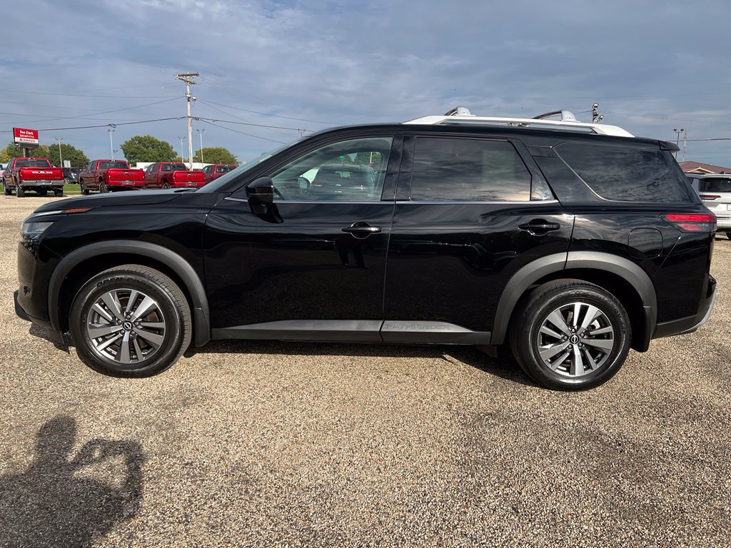 Used 2023 Nissan Pathfinder SL AWD/4WD image 2