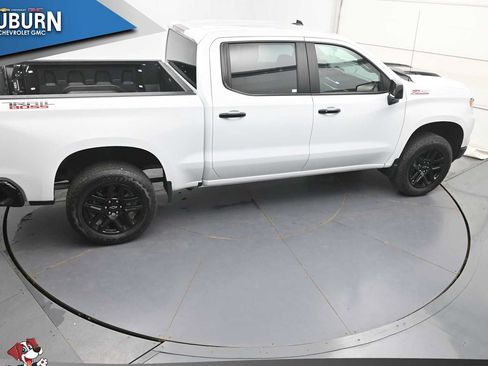 Used 2025 Chevrolet Silverado 1500 LT Trail Boss AWD/4WD image 33