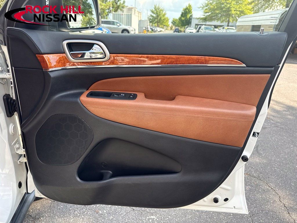 Used 2012 Jeep Grand Cherokee Overland AWD/4WD image 35