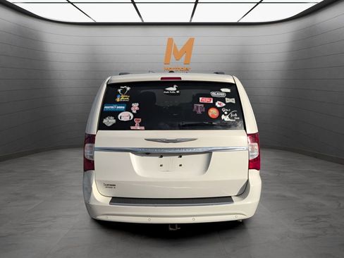 Used 2013 Chrysler Town & Country Touring-L w/ Driver Convenience Group FWD image 4