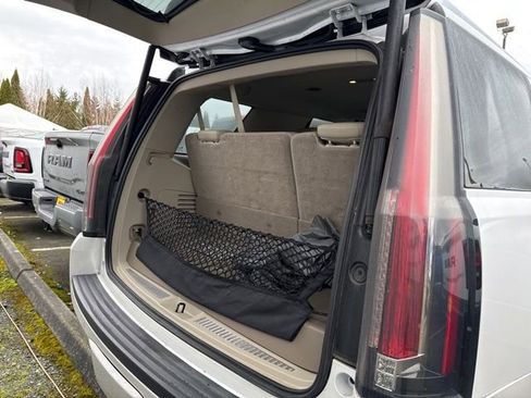 Used 2016 Cadillac Escalade Premium image 24