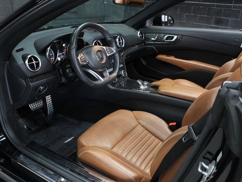 Used 2017 Mercedes-Benz SL 550 image 29