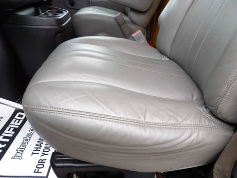 Used 2019 GMC Savana 3500 Extended w/ Driver Convenience Package image 17