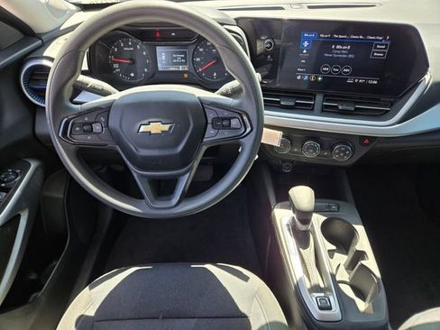 Used 2024 Chevrolet Trax LS w/ LS Convenience Package FWD image 13
