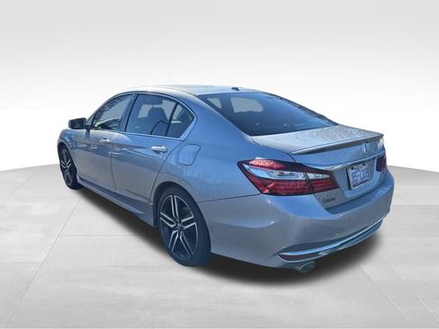 Used 2017 Honda Accord Touring image 6