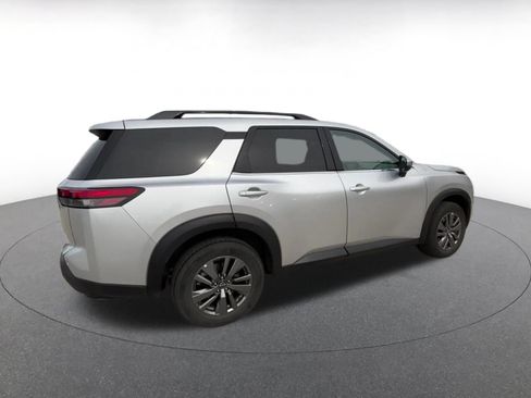 Used 2025 Nissan Pathfinder SV FWD image 14