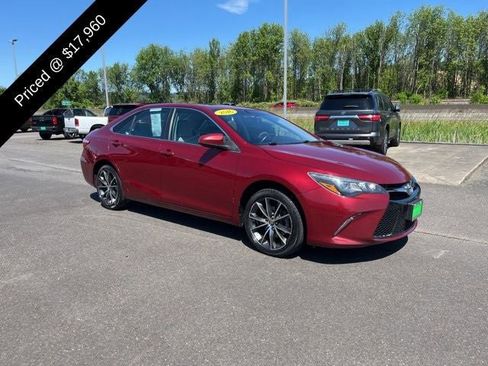 Used 2016 Toyota Camry XSE FWD image 3