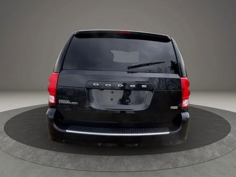 Used 2019 Dodge Grand Caravan SE w/ UConnect Hands-Free Group FWD image 3