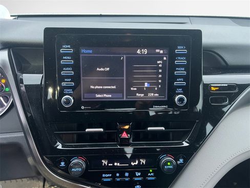 Used 2022 Toyota Camry LE image 14