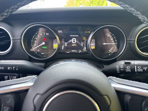 Used 2021 Jeep Wrangler Sahara w/ Cold Weather Group image 20