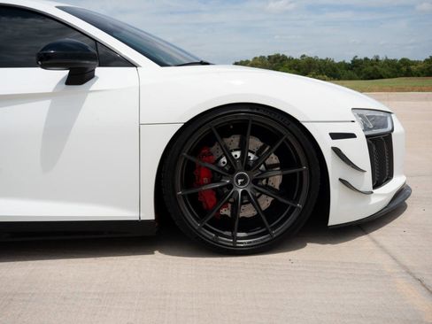 Used 2018 Audi R8 V10 RWD image 12