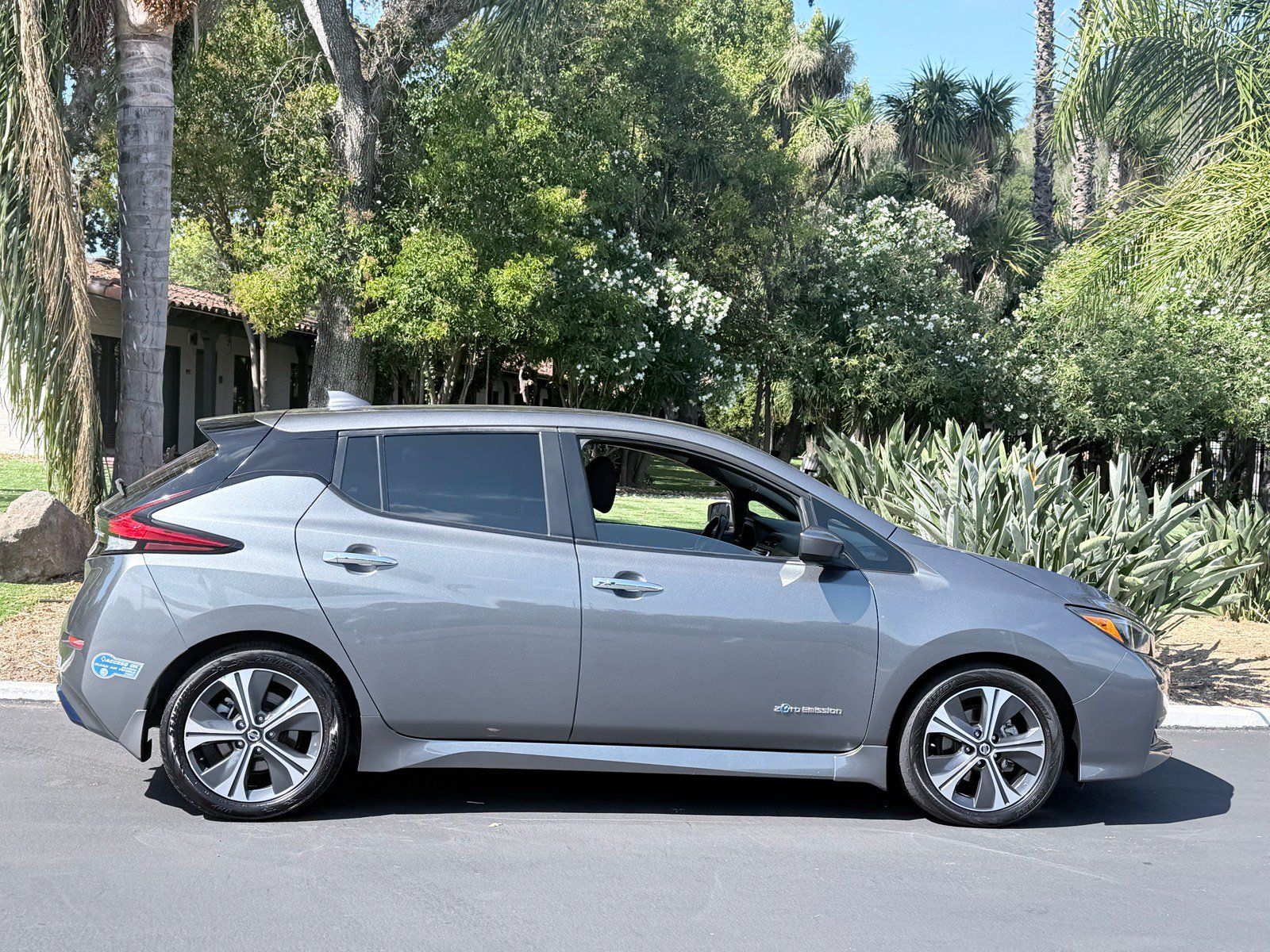 Used 2018 Nissan Leaf SV w/ Protection Package FWD image 5