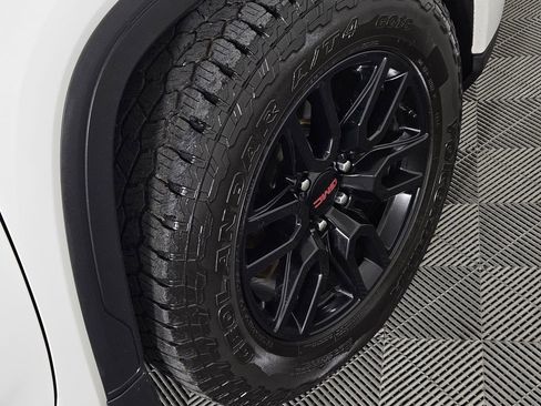 Used 2024 GMC Sierra 1500 Elevation AWD/4WD image 3