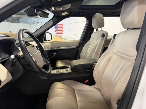 Used 2020 Land Rover Discovery Landmark AWD/4WD image 4