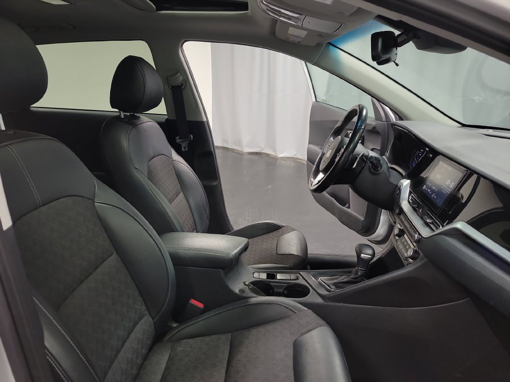 Used 2021 Kia Niro Touring FWD image 34