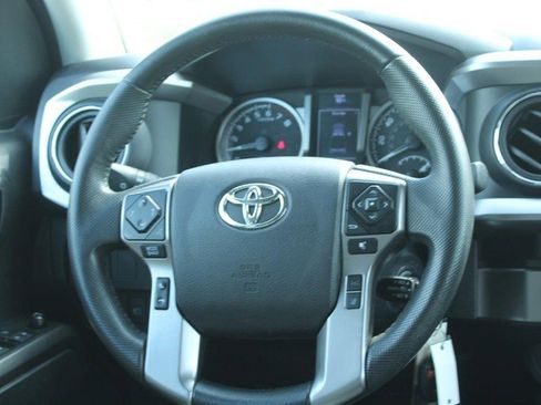 Certified 2022 Toyota Tacoma SR5 AWD/4WD image 12