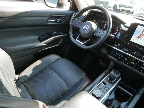 Certified 2023 Nissan Pathfinder Platinum AWD/4WD image 9