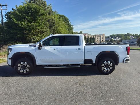 New 2026 GMC Sierra 2500 Denali w/ Technology Package AWD/4WD image 3