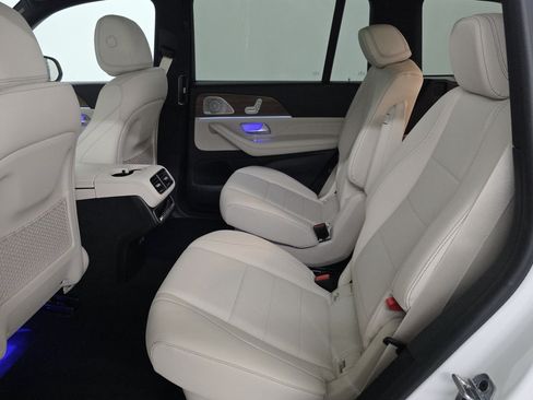 Used 2025 Mercedes-Benz GLS 450 4MATIC image 7