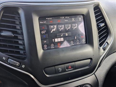 Used 2019 Jeep Cherokee Latitude Plus w/ Comfort/Convenience Group image 14