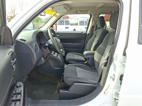 Used 2016 Jeep Patriot Sport w/ Power Value Group image 17