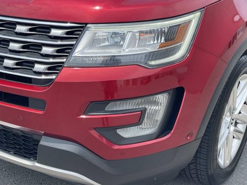 Used 2017 Ford Explorer Limited w/ Equipment Group 301A FWD image 9