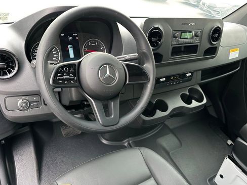 Used 2024 Mercedes-Benz Sprinter 4500 image 25