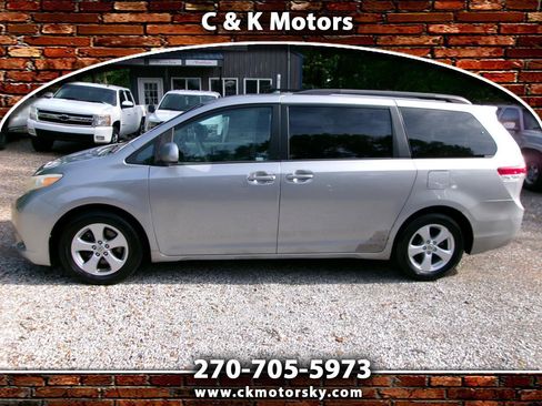 Used 2011 Toyota Sienna LE FWD image 1
