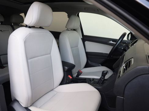 Used 2018 Volkswagen Tiguan SEL AWD/4WD image 27
