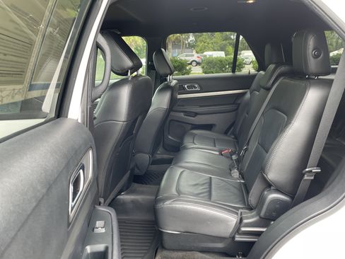 Used 2018 Ford Explorer XLT w/ Equipment Group 202A AWD/4WD image 28
