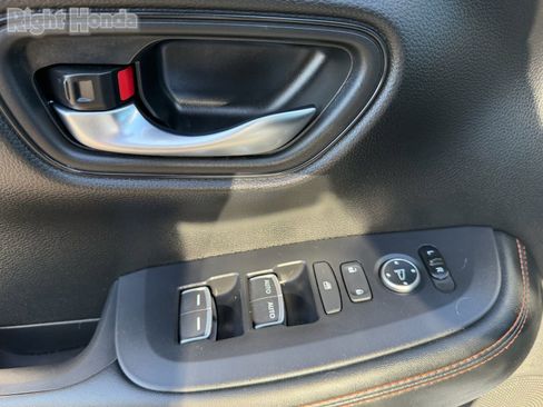 Certified 2025 Honda HR-V Sport image 25