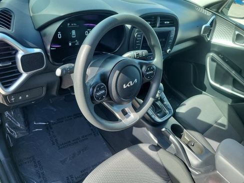 Used 2025 Kia Soul LX FWD image 19