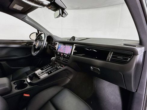 Certified 2026 Porsche Macan AWD/4WD image 17