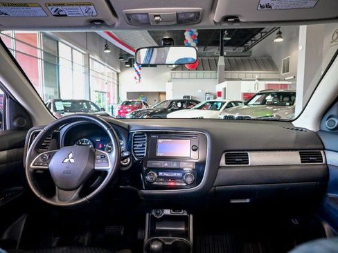 Used 2014 Mitsubishi Outlander SE AWD/4WD image 30