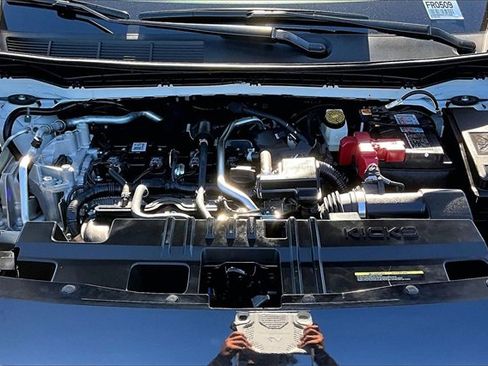 Certified 2025 Nissan Kicks SR image 28