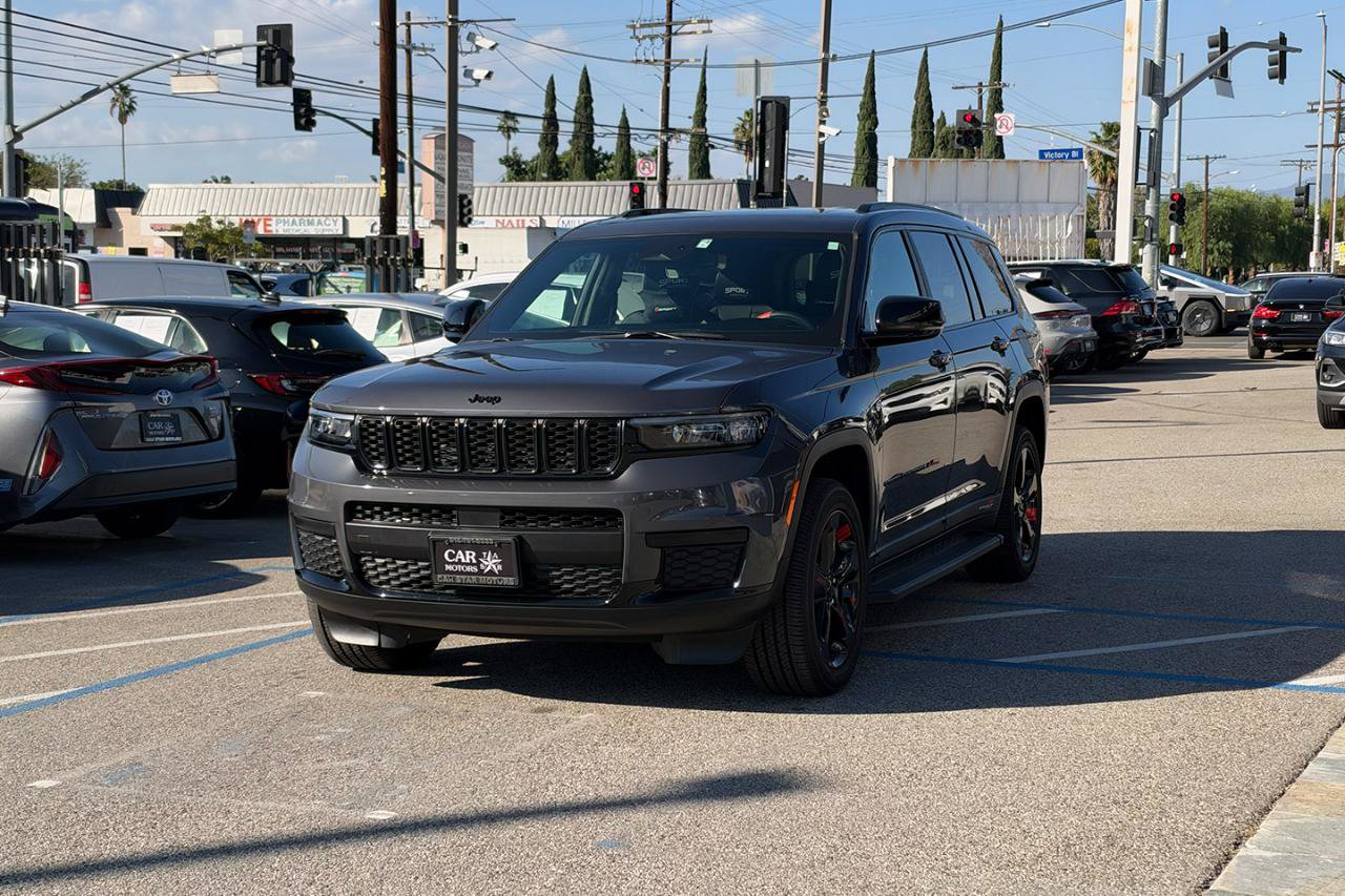 Used 2025 Jeep Grand Cherokee L Altitude AWD/4WD image 2