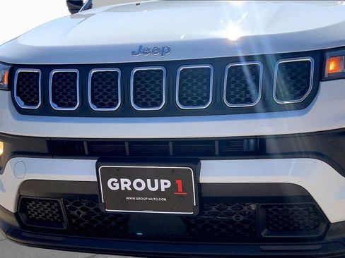 Used 2023 Jeep Compass Latitude AWD/4WD image 30