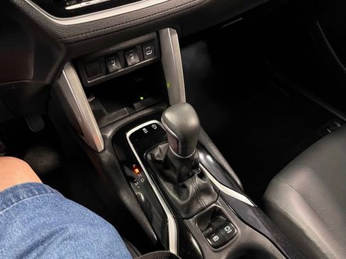 Used 2025 Toyota Corolla Cross XLE FWD image 28