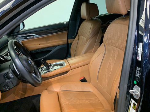 Used 2021 BMW 750i xDrive w/ Executive Package AWD/4WD image 18