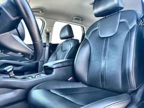 Used 2024 Kia Sorento S image 13