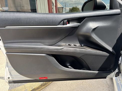 Used 2024 Toyota Camry SE image 18